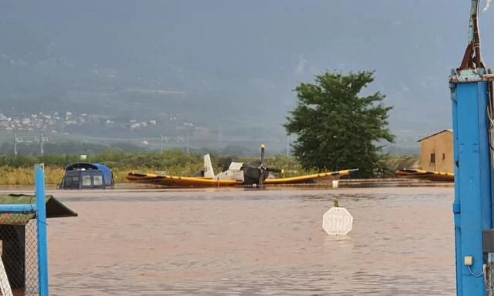 Κακοκαιρία Ιανός: Έγινε λίμνη το αεροδρόμιο της Λαμίας